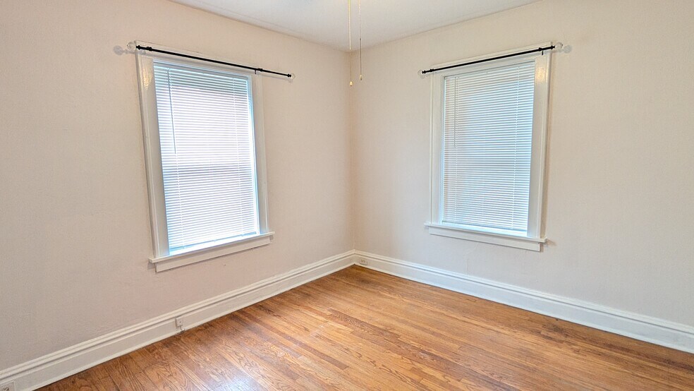 Building Photo - 5042 Mardel Ave