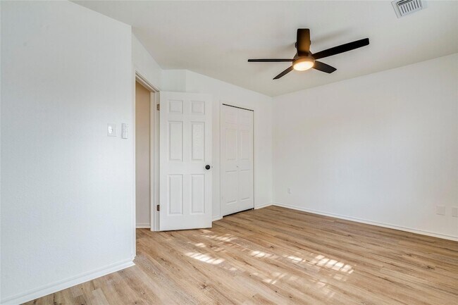 Building Photo - 1106 Hughmont Dr