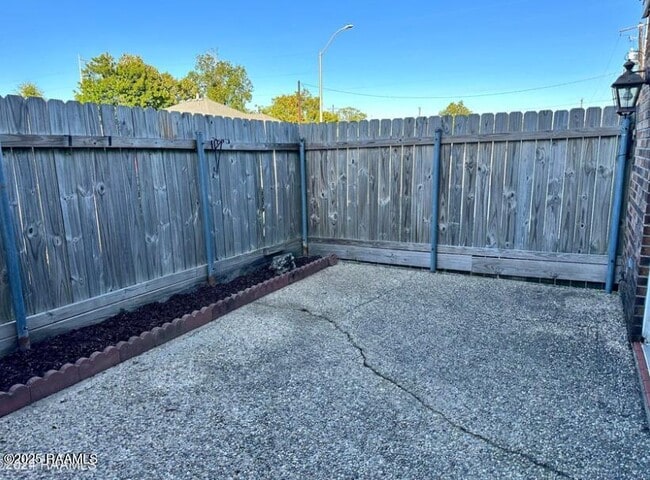 Building Photo - 200 Lodge Dr