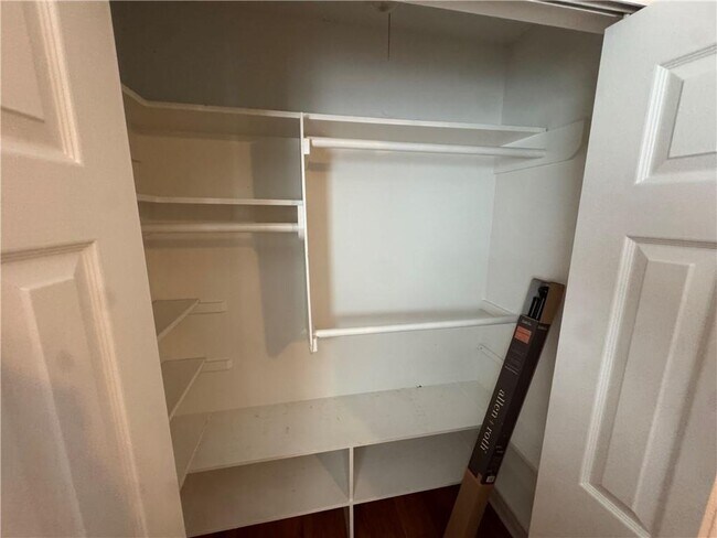 Building Photo - 718 E Debra Dr