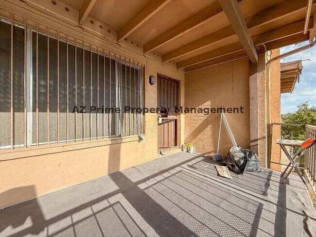Building Photo - 2415 W Hazelwood St