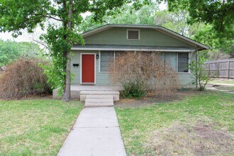 Building Photo - 3901 N New Braunfels Ave