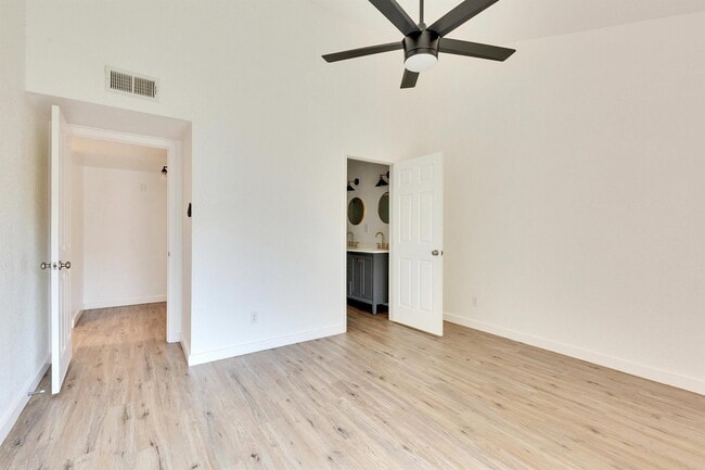 Building Photo - 6910 Lovely Ln
