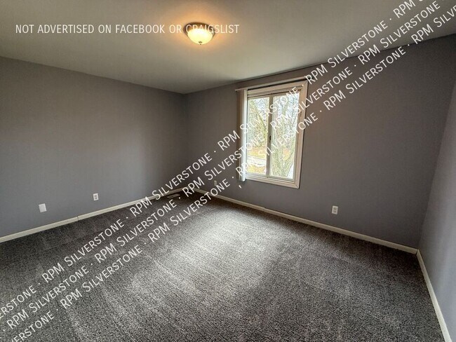 Building Photo - 5283 Rostraver Ct