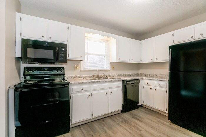Building Photo - 9744 NW Overhill Dr