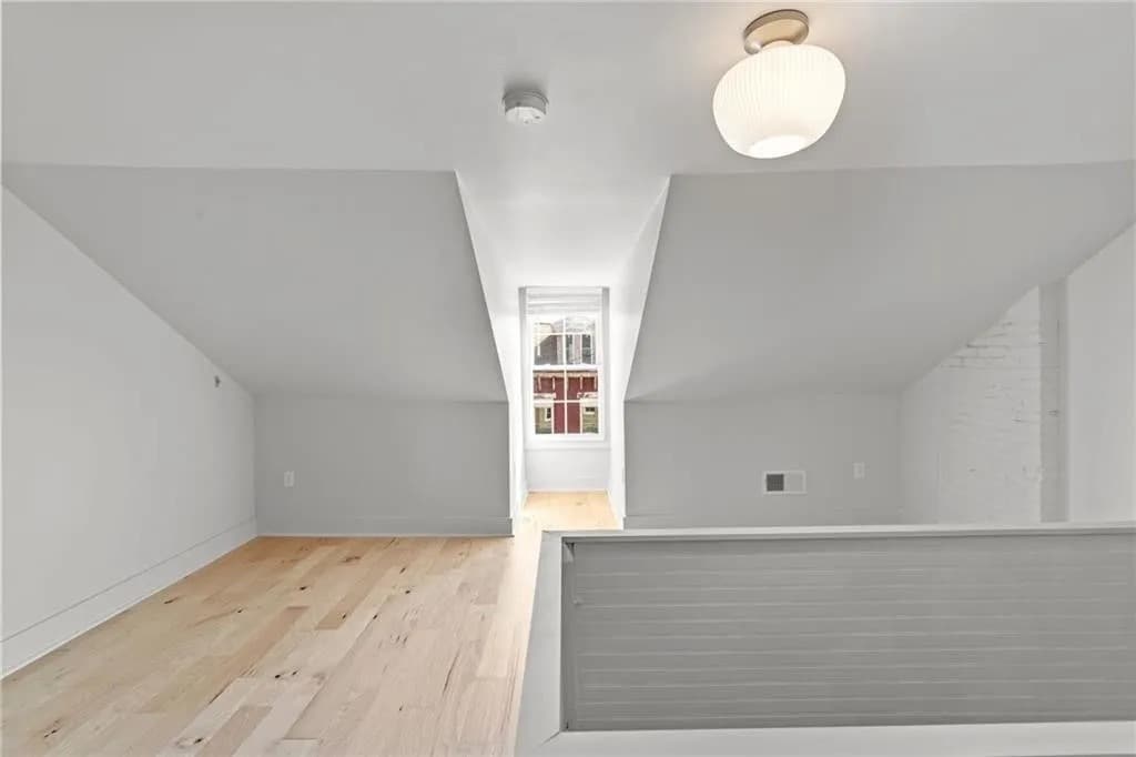 Building Photo - 2011 Forbes Ave