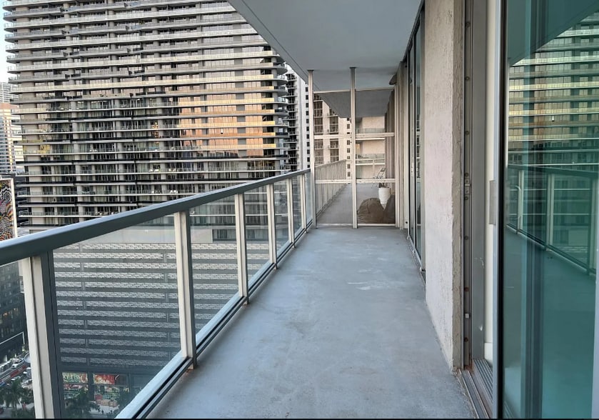 Building Photo - 1111 SW 1st Ave