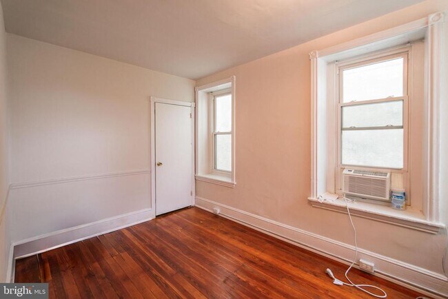 Building Photo - 295 Hermitage St