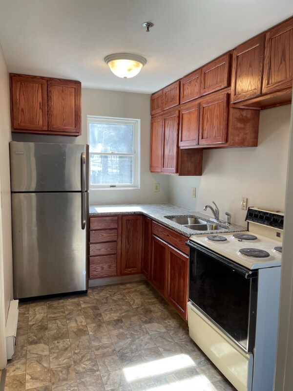 Building Photo - 3 Cook St