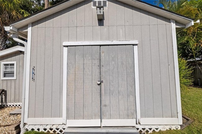 Building Photo - 227 W Fern St