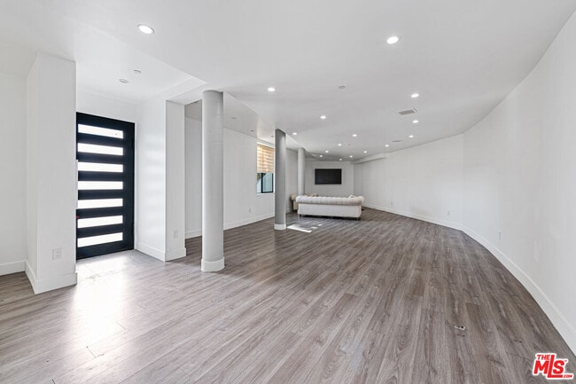 Building Photo - 6181 Temple Hill Dr