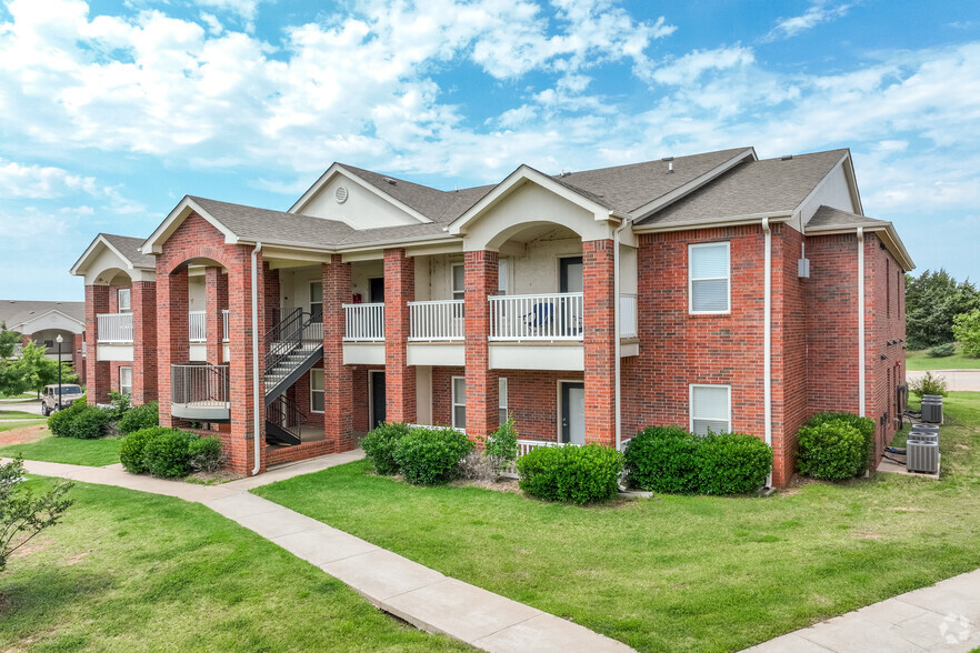 Building Photo - The Greens at Lake Overholser