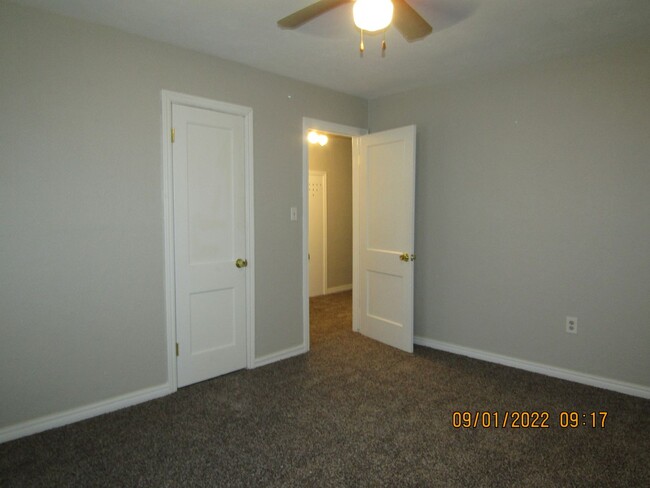 Building Photo - MOVE IN SPECIAL: $200 OFF THE FIRST MONTH'...