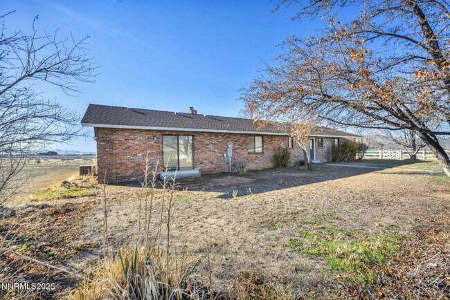 Building Photo - 430 Calle De La Plata