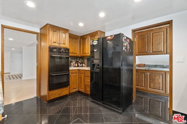 Building Photo - 3135 Chandelle Rd