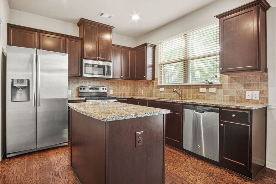 Building Photo - 1539 Creek Bend Ln NW