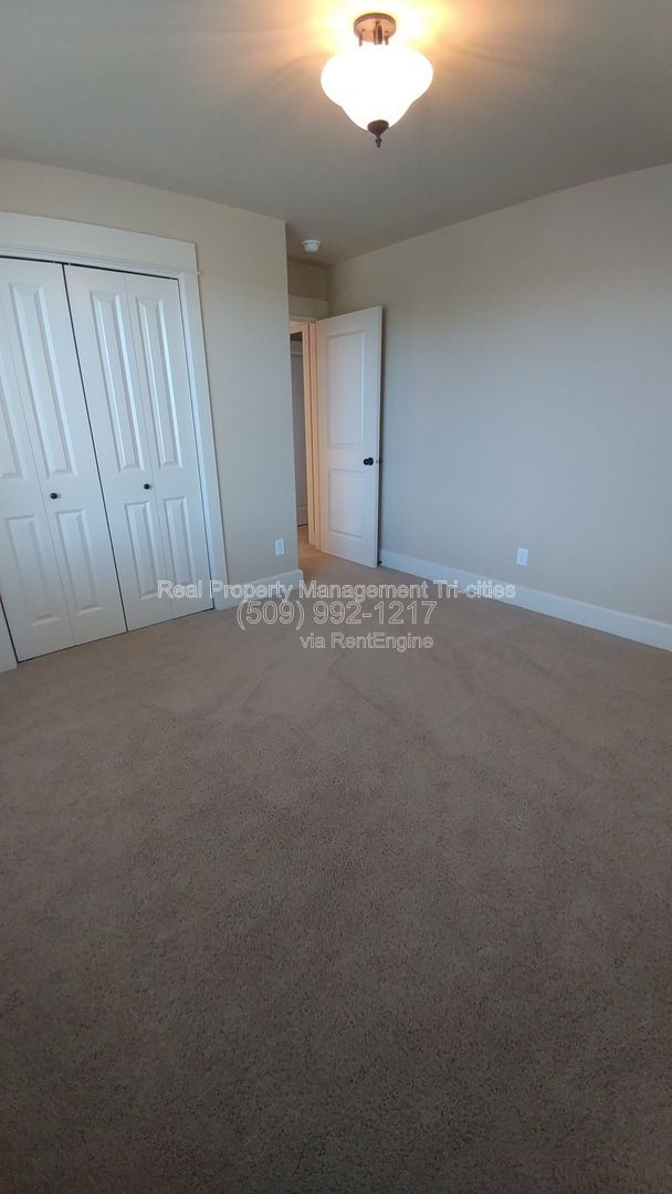 Building Photo - 459 Columbia Point Dr