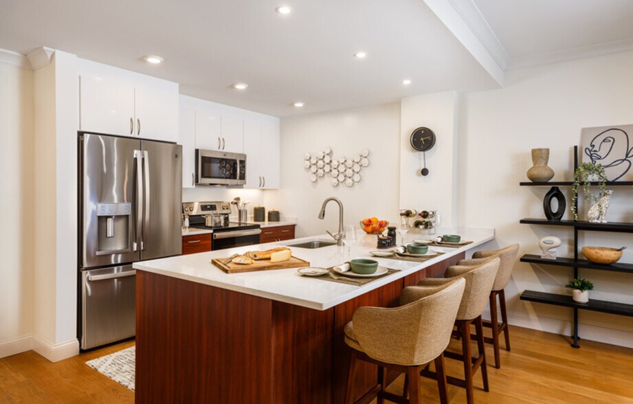 Building Photo - 204 Sherman Rd