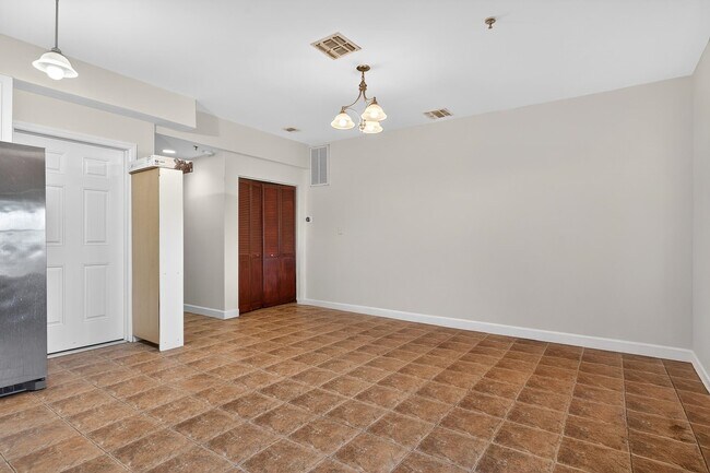 Building Photo - 620 38th St