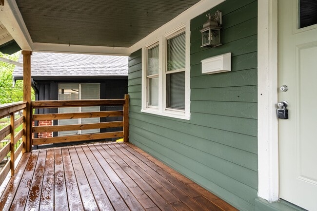 Building Photo - 2bd/1ba Bungalow!!