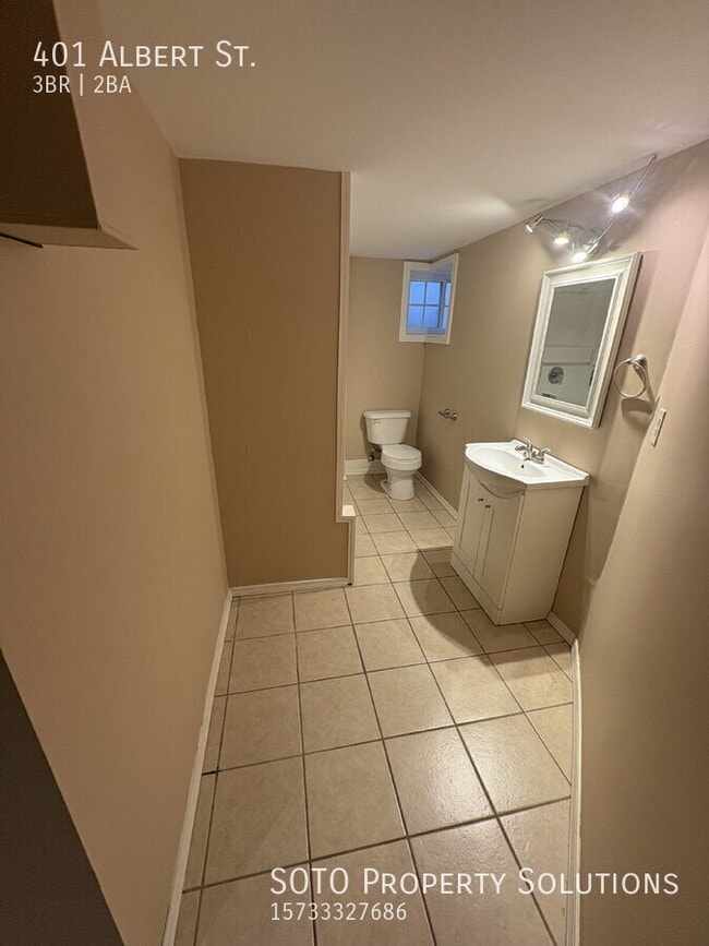 Building Photo - 401 Albert St