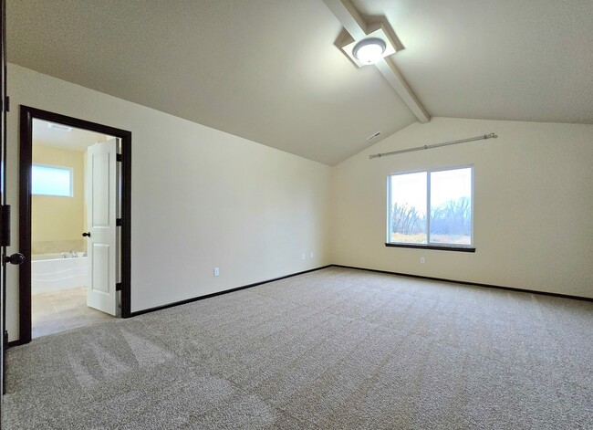 Building Photo - Spacious Marysville Home Available Now for...