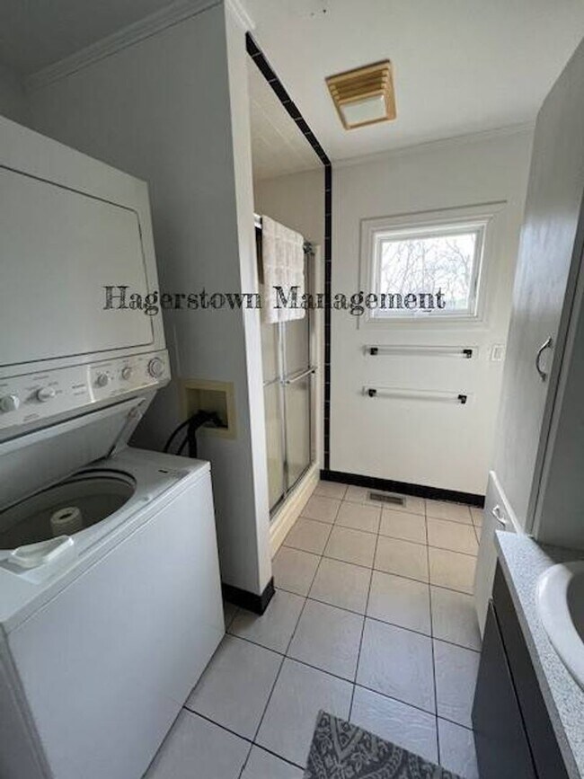 Building Photo - Beautiful Home in Blue Ridge Summit