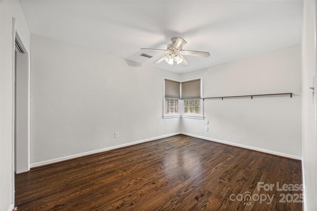 Building Photo - 512 Wakefield Dr