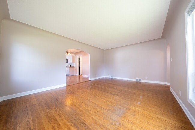 Building Photo - 2116 W 105th St