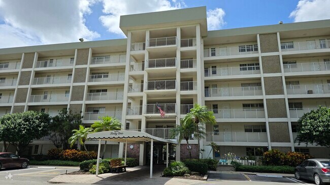 Building Photo - 3150 N Course Ln