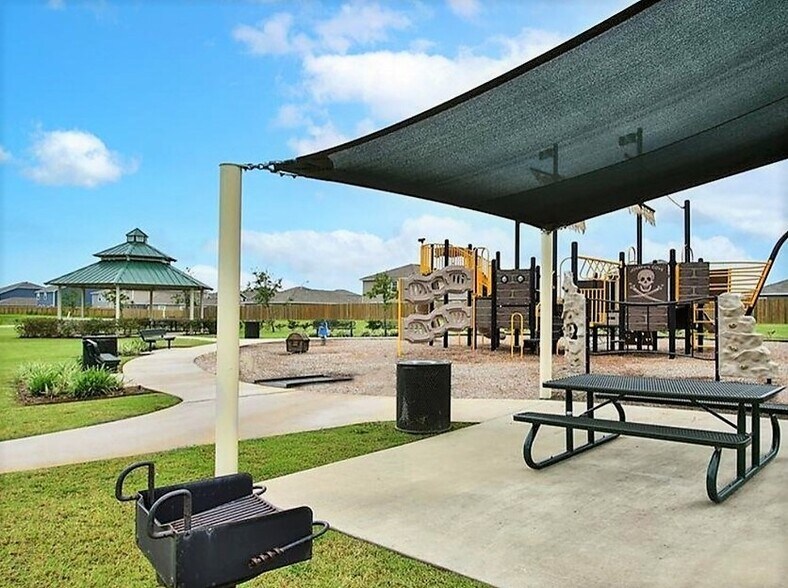 Building Photo - 5819 Littoral Rd