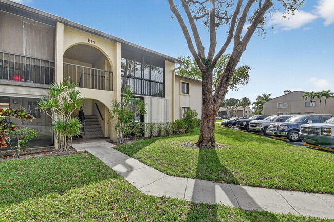 Building Photo - 511 Shady Pine Way