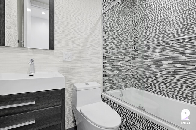 Building Photo - 119-20 Union Tpke