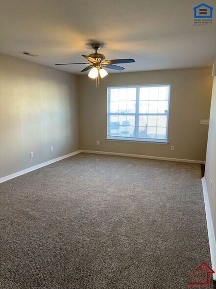 Building Photo - 3947 Webb Oaks Ct