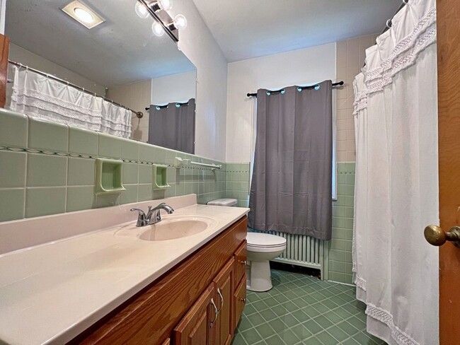 Building Photo - *LEASE SPECIAL* Updated 2+ bedroom by the ...