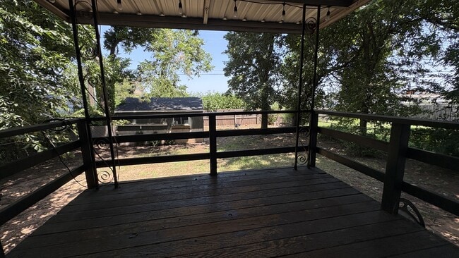 Building Photo - 319 Draper Dr
