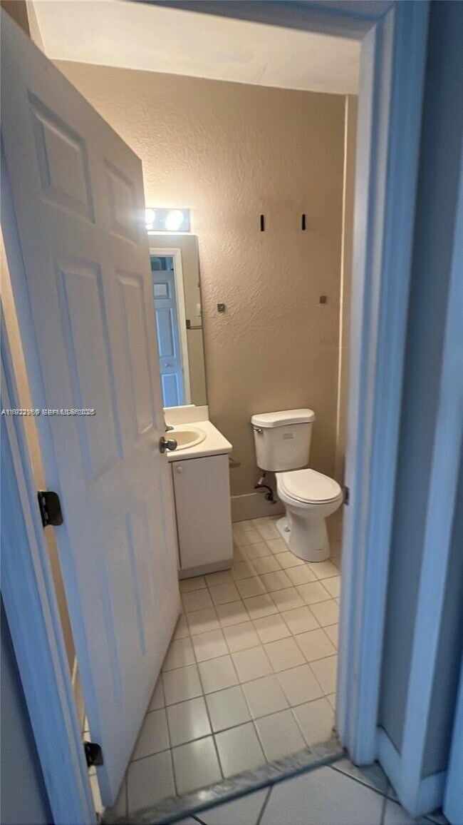 Building Photo - 2551 SE 16th Terrace