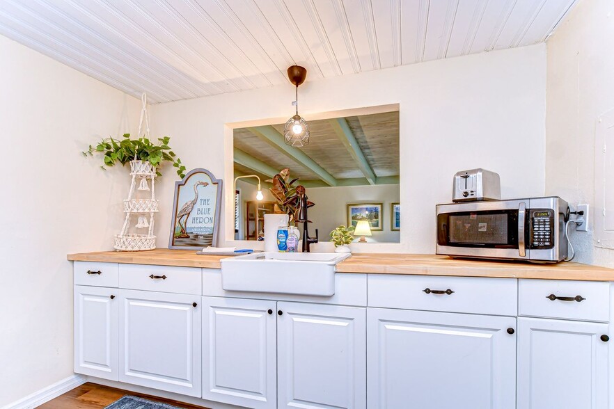 The kitchen has everything you need to create a large or small meal - 5114 33rd St E