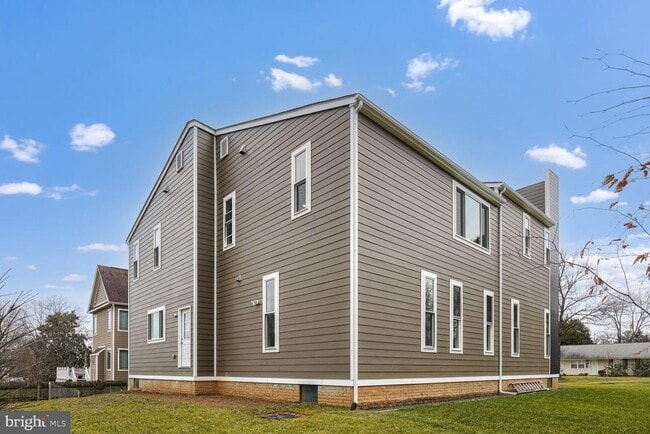 Building Photo - 4917 Erie St