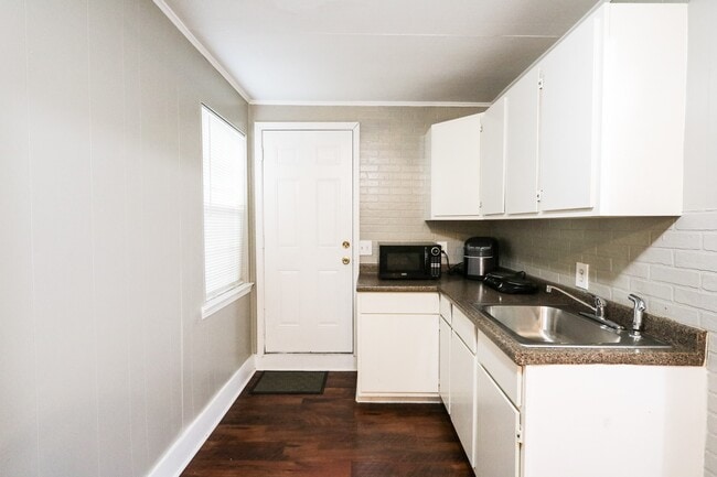 Building Photo - 4615 University Oaks Blvd