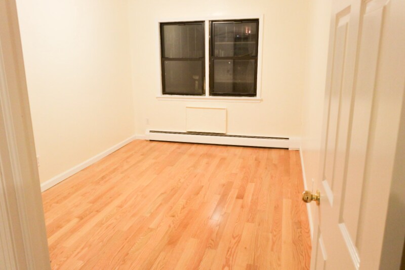 Building Photo - 87-29 58th Ave