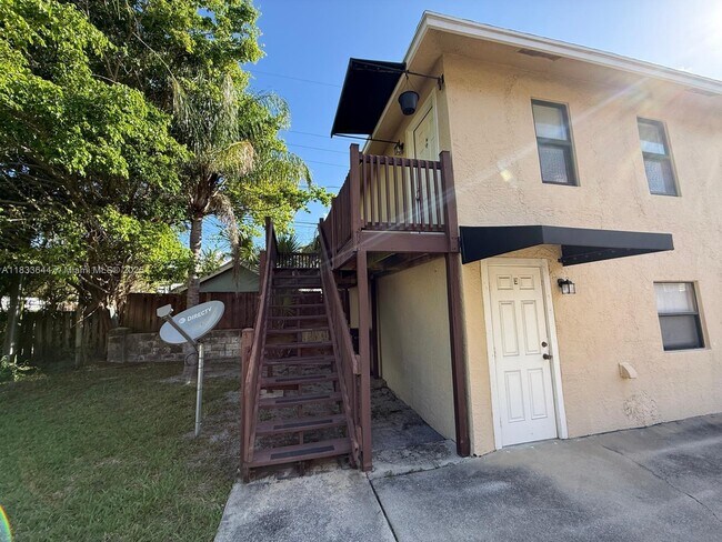 Building Photo - 423 53rd St