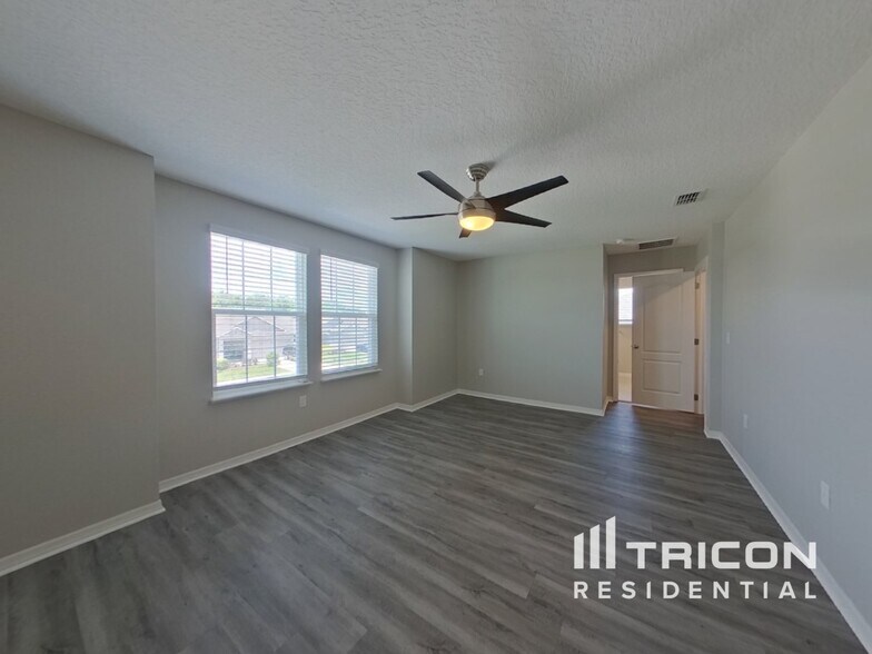 Building Photo - 4321 Desert Rose Ave