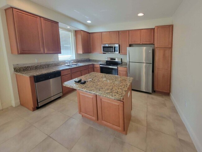Building Photo - 4/2.5 TOWNHOME VILLA in Waterstone-Davenpo...