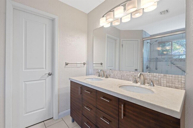 Building Photo - 6550 Fair Valley Trail