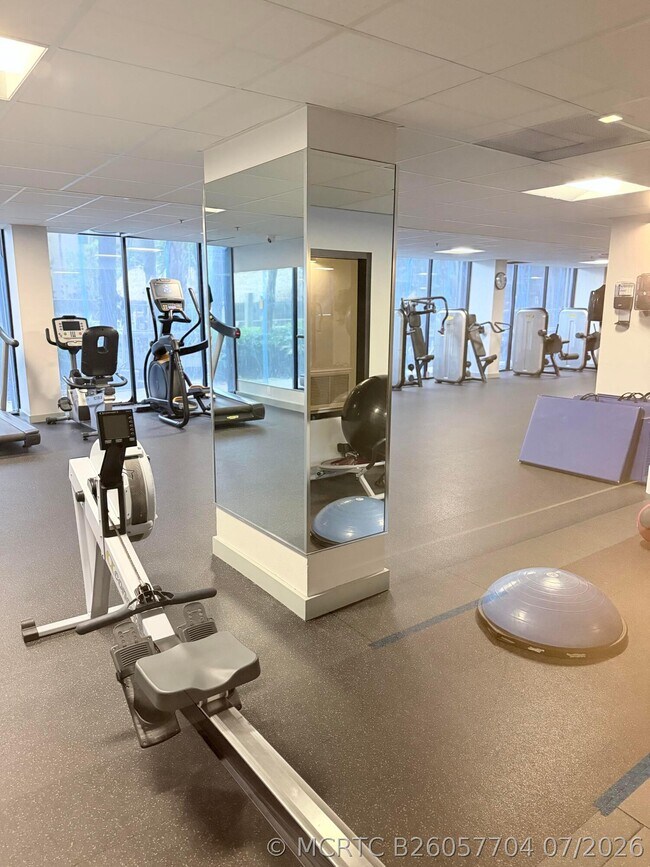 Building Photo - 540 Brickell Key Dr