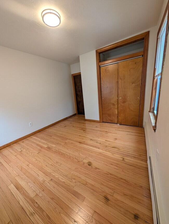 Building Photo - 306 N Main St