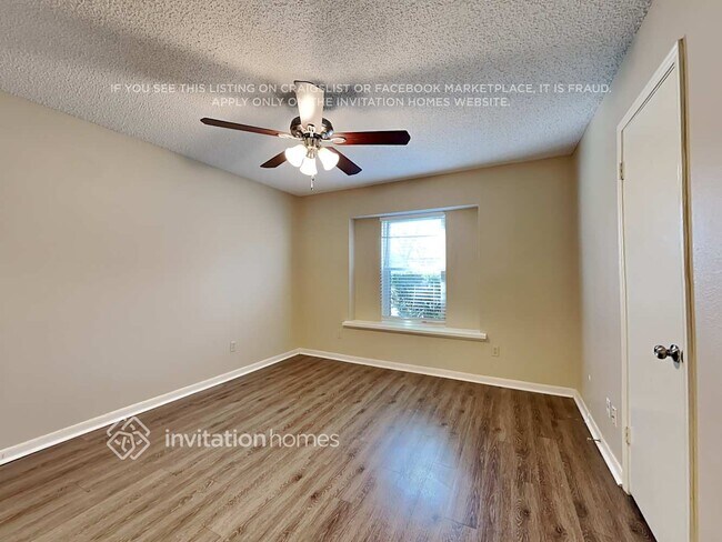 Building Photo - 525 E Jay Ct