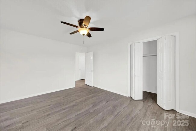 Building Photo - Fully Remodeled | 2BR/1.5BA Condo | Willowbrook