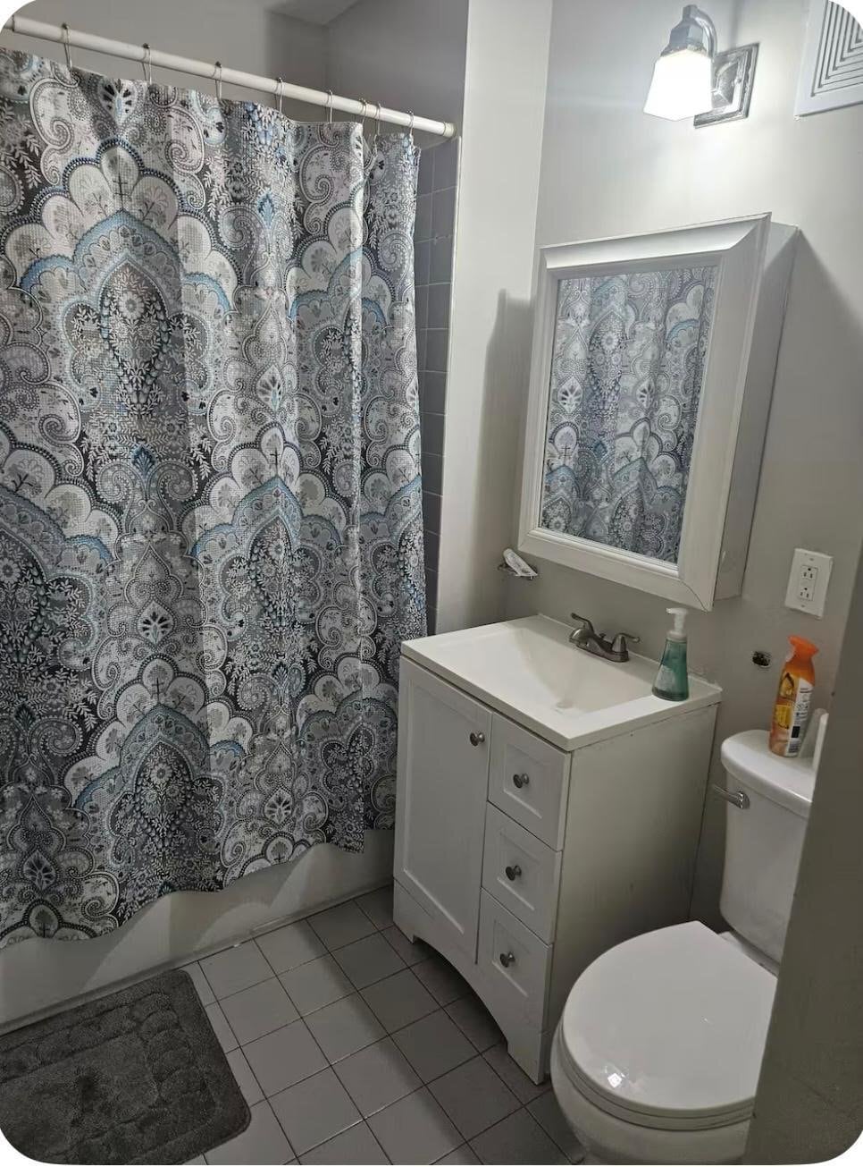 Building Photo - 305 E Mt Eden Ave